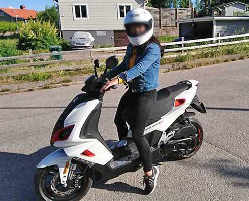 Vit Peugeot Speedfighter 4 stulen i Gävle